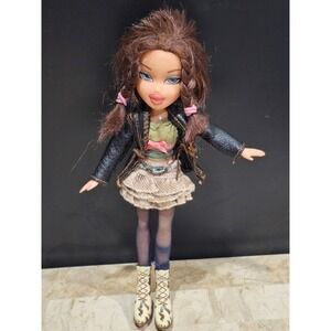 Bratz‎ Doll Style It Up Fashion Doll Yasmin Blue Eyes Brown Hair